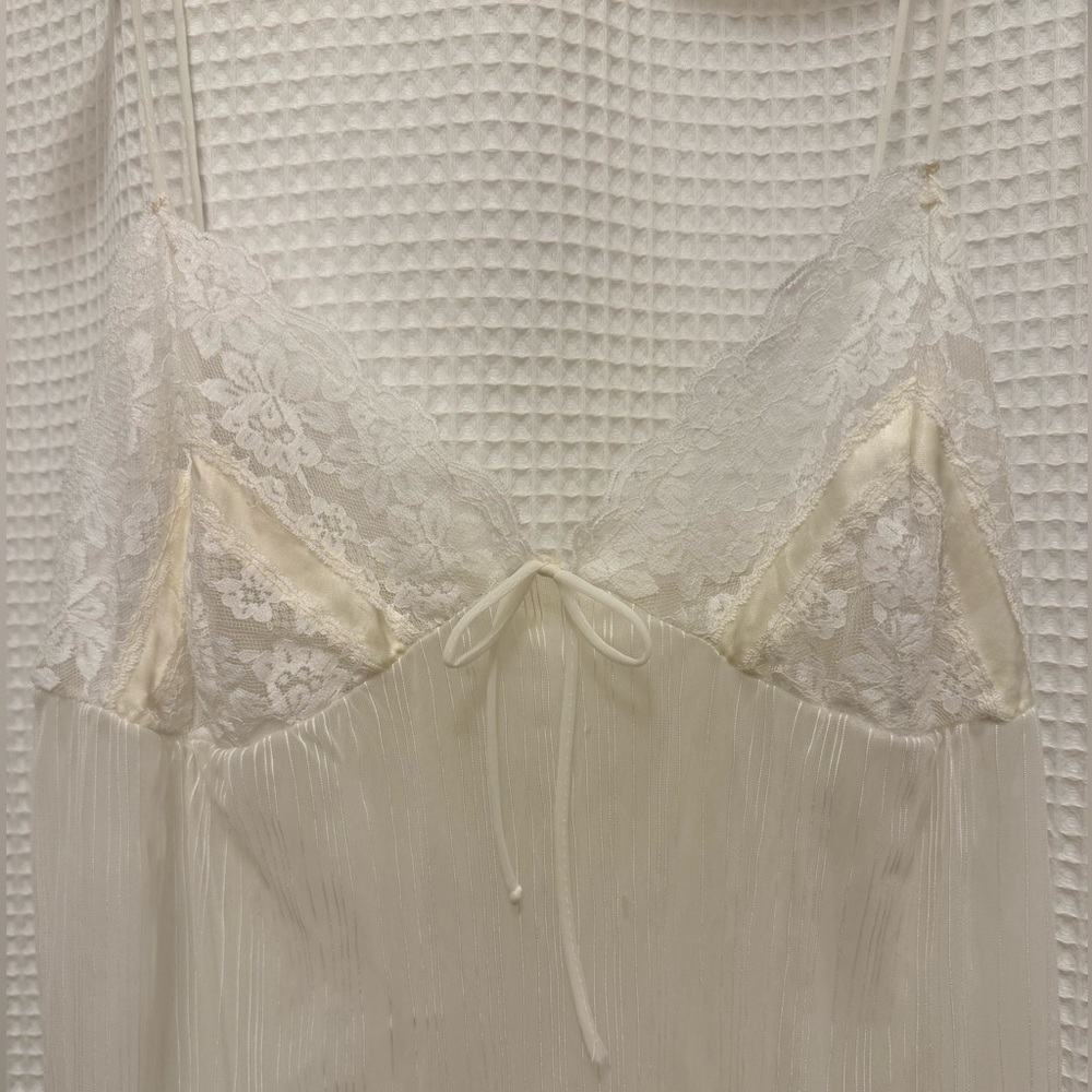 Vintage Lace Trimmed Cream Nightgown - Size large